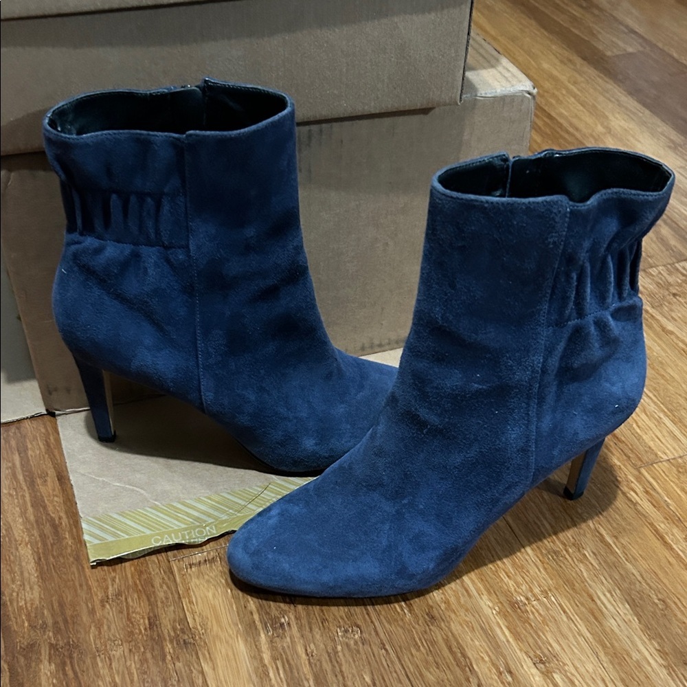 Nine West Navy Suede Heeled Boots Women’s Size 8 Booties